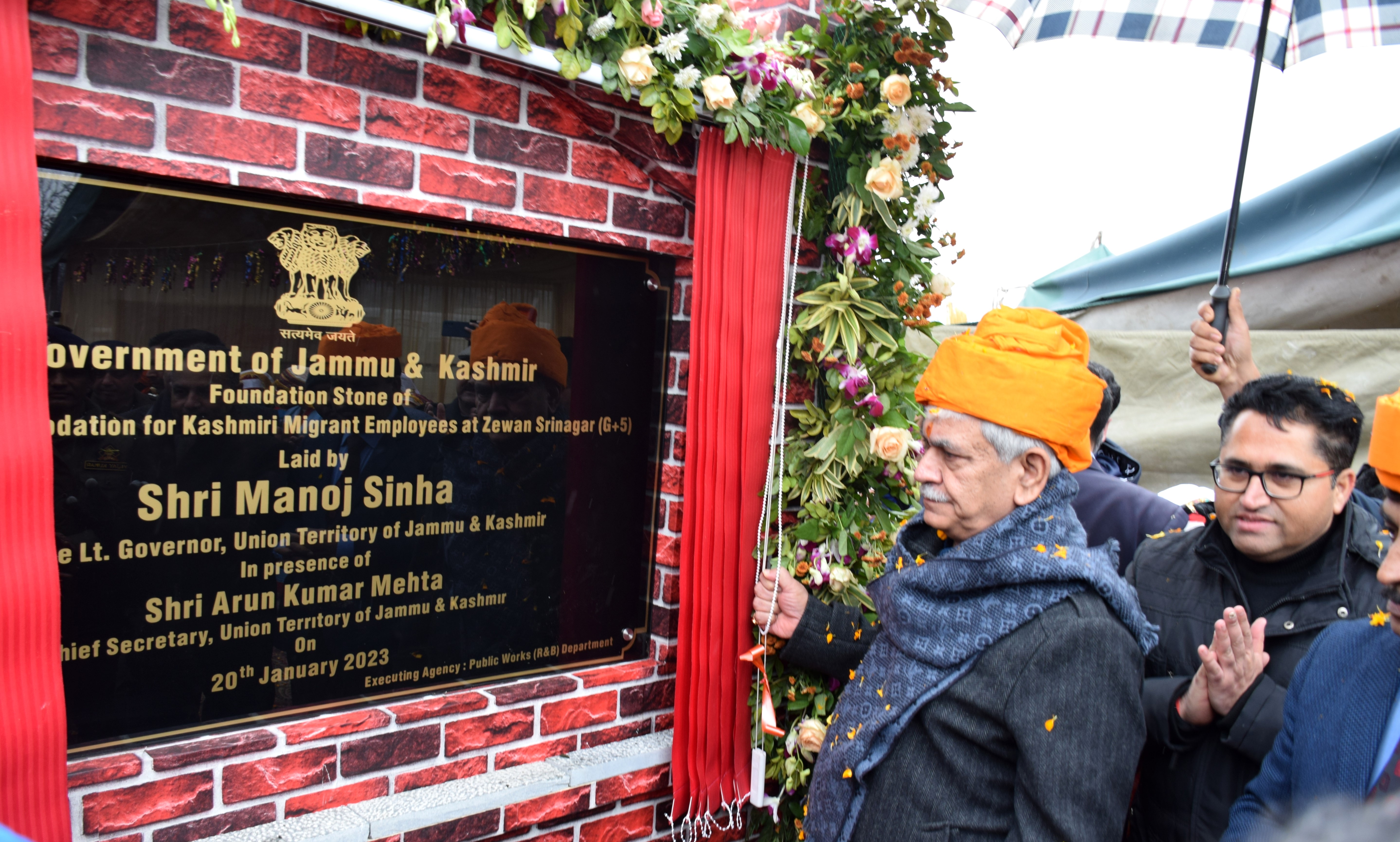 Lt Governor Manoj Sinha laid foundation stone of Transit Accommodation for PM Package Employees at Zewan.jpg